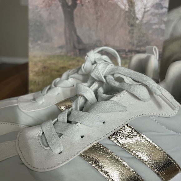 Women's White and Gold Sneakers by j/slides retail 150$ - Picture 3 of 9